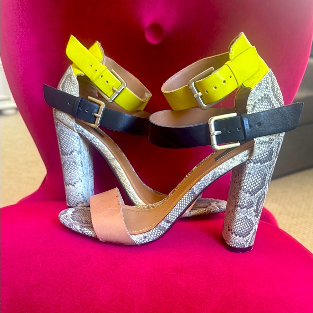 Zara Snake Print Strappy Heels Size 7.5 💛🖤 Bold Statement